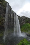 К водопадам все уже привыкли. Этот называется Seljalandsfoss