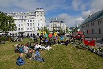 Исландцы - политически активны. Тут вот - протестуют против высоких налогов на студентов. Многочисленно...