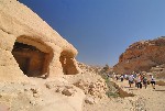 В Петре (Petra) люди везде!