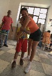 Позировать тут хотят все. Если не за деньги, то за фотографию. Напечатать, правда, негде...