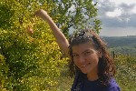 На горных дорогах встраечается всё. Вот недозрелый гранат