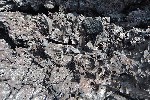 Местами лава - как стекло. Такая же острая. В сандалях нужно быть аккуратным